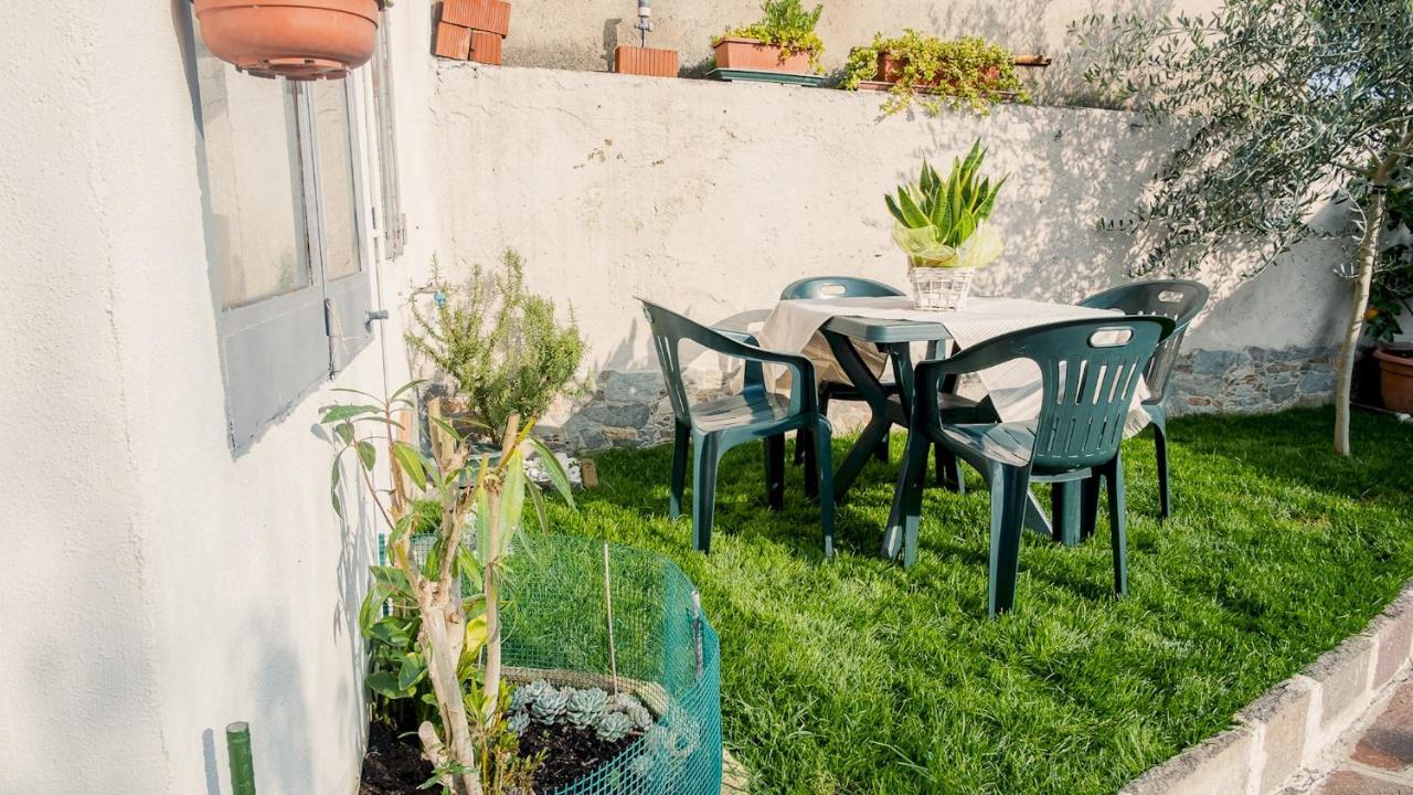 Апартаменти La Casa Di Nonna Agnese - Italian Homing Паденге-суль-Гарда Екстер'єр фото