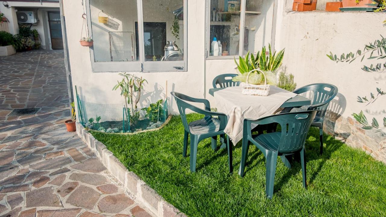 Апартаменти La Casa Di Nonna Agnese - Italian Homing Паденге-суль-Гарда Екстер'єр фото