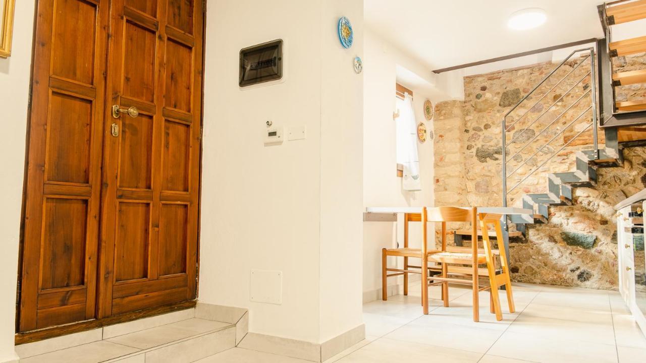 Апартаменти La Casa Di Nonna Agnese - Italian Homing Паденге-суль-Гарда Екстер'єр фото